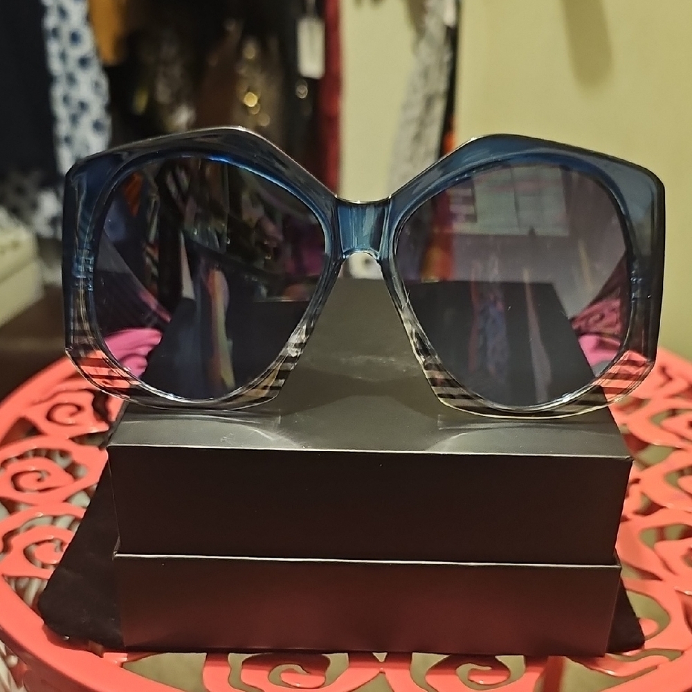 Stylish Blue Sunglasses